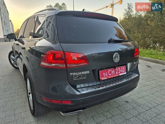 Серый Фольксваген Туарег, объемом двигателя 2.97 л и пробегом 248 тыс. км за 16500 $, фото 4 на Automoto.ua