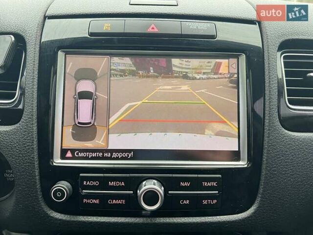 Серый Фольксваген Туарег, объемом двигателя 2.97 л и пробегом 223 тыс. км за 20490 $, фото 21 на Automoto.ua