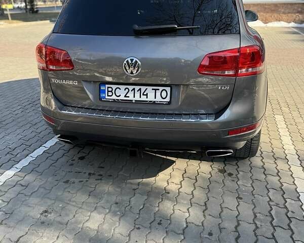 Сірий Фольксваген Туарег, об'ємом двигуна 2.97 л та пробігом 247 тис. км за 19200 $, фото 5 на Automoto.ua