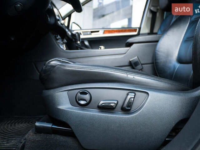 Сірий Фольксваген Туарег, об'ємом двигуна 2.97 л та пробігом 225 тис. км за 18500 $, фото 16 на Automoto.ua