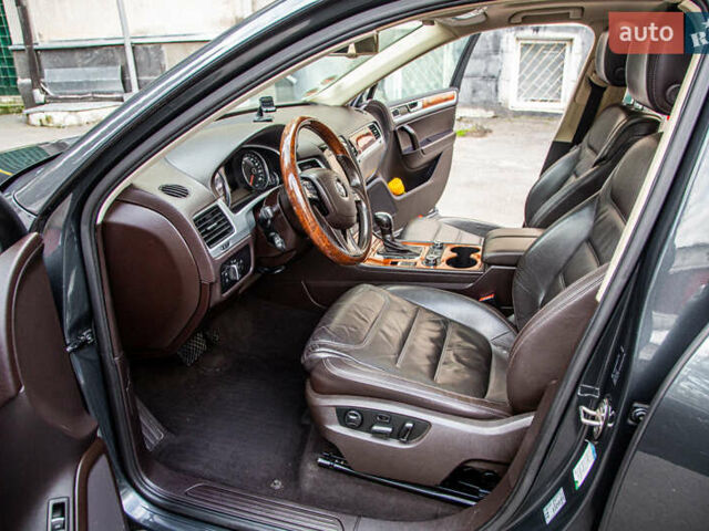 Сірий Фольксваген Туарег, об'ємом двигуна 2.97 л та пробігом 267 тис. км за 21499 $, фото 11 на Automoto.ua