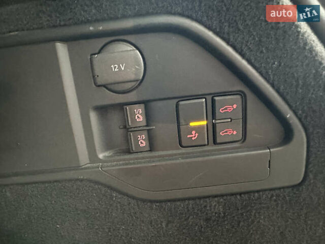 Серый Фольксваген Туарег, объемом двигателя 2.97 л и пробегом 297 тыс. км за 21500 $, фото 5 на Automoto.ua