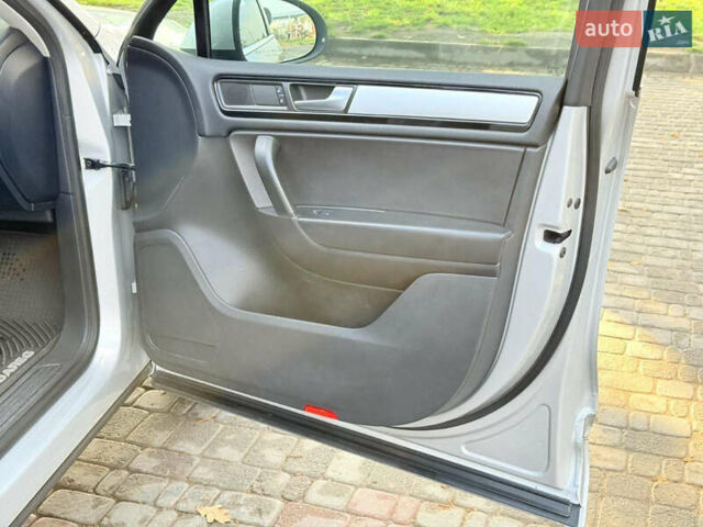 Сірий Фольксваген Туарег, об'ємом двигуна 3.6 л та пробігом 264 тис. км за 13900 $, фото 26 на Automoto.ua