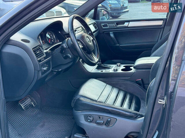 Сірий Фольксваген Туарег, об'ємом двигуна 3 л та пробігом 222 тис. км за 21290 $, фото 17 на Automoto.ua