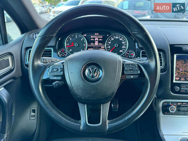 Сірий Фольксваген Туарег, об'ємом двигуна 3 л та пробігом 222 тис. км за 21290 $, фото 31 на Automoto.ua