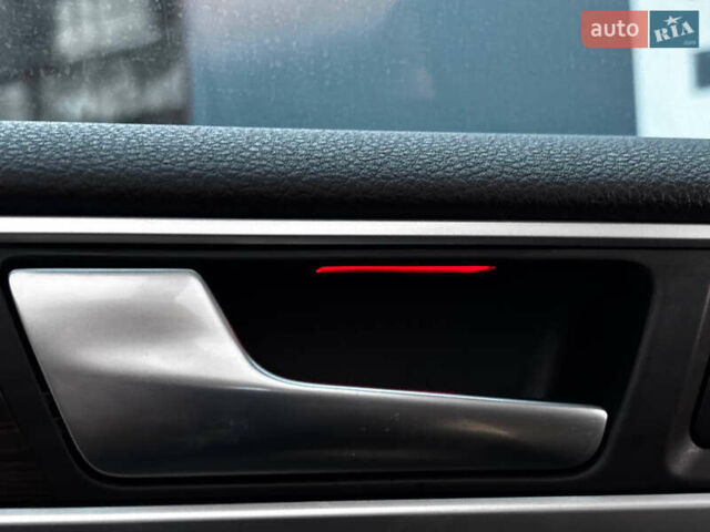 Сірий Фольксваген Туарег, об'ємом двигуна 2.97 л та пробігом 250 тис. км за 21500 $, фото 38 на Automoto.ua