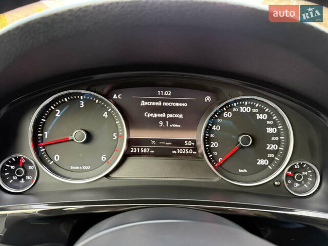 Серый Фольксваген Туарег, объемом двигателя 3 л и пробегом 230 тыс. км за 21900 $, фото 21 на Automoto.ua