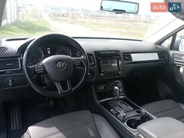 Серый Фольксваген Туарег, объемом двигателя 3.6 л и пробегом 212 тыс. км за 13999 $, фото 2 на Automoto.ua