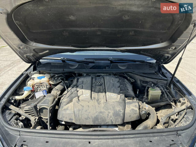 Сірий Фольксваген Туарег, об'ємом двигуна 2.97 л та пробігом 261 тис. км за 19999 $, фото 40 на Automoto.ua