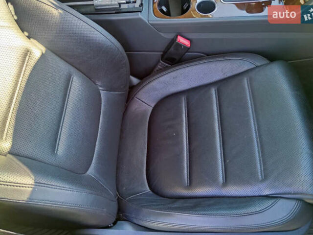 Серый Фольксваген Туарег, объемом двигателя 2.97 л и пробегом 286 тыс. км за 17000 $, фото 9 на Automoto.ua