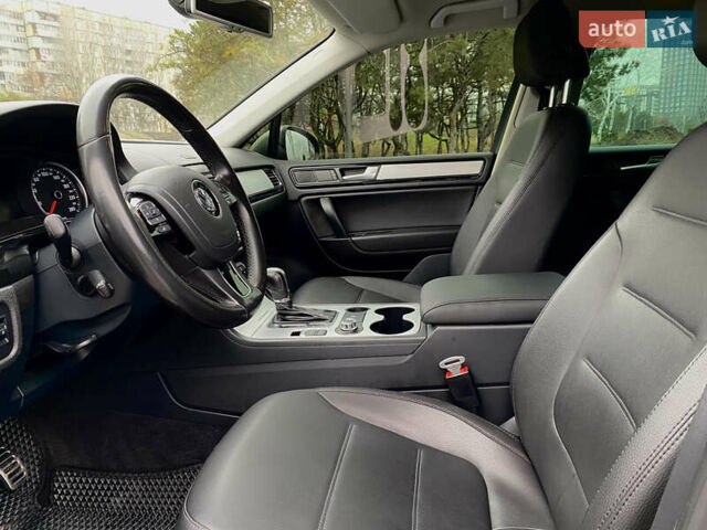 Серый Фольксваген Туарег, объемом двигателя 2.97 л и пробегом 282 тыс. км за 19700 $, фото 11 на Automoto.ua