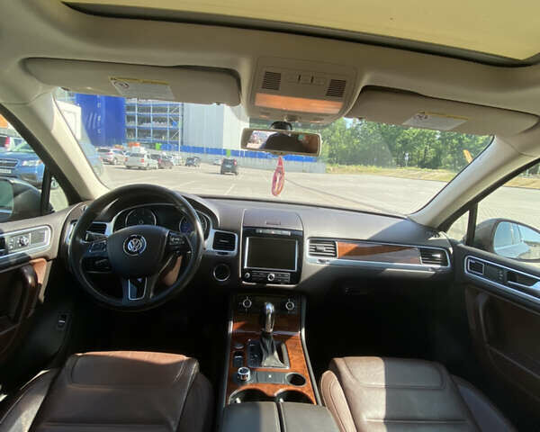 Серый Фольксваген Туарег, объемом двигателя 3 л и пробегом 290 тыс. км за 19500 $, фото 32 на Automoto.ua