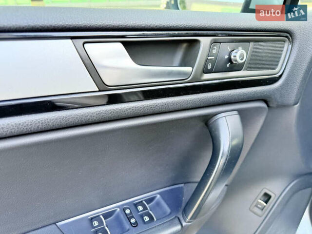 Сірий Фольксваген Туарег, об'ємом двигуна 3.6 л та пробігом 264 тис. км за 13900 $, фото 20 на Automoto.ua