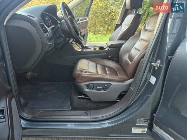 Серый Фольксваген Туарег, объемом двигателя 2.97 л и пробегом 248 тыс. км за 16500 $, фото 34 на Automoto.ua