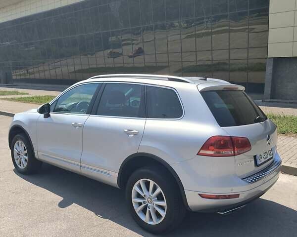 Серый Фольксваген Туарег, объемом двигателя 3 л и пробегом 280 тыс. км за 22500 $, фото 6 на Automoto.ua