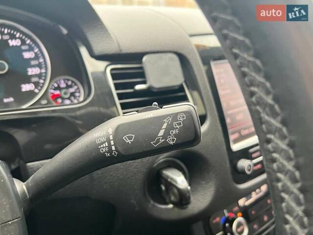 Серый Фольксваген Туарег, объемом двигателя 2.97 л и пробегом 223 тыс. км за 20490 $, фото 16 на Automoto.ua