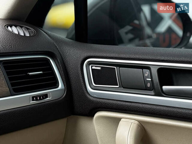 Сірий Фольксваген Туарег, об'ємом двигуна 2.97 л та пробігом 250 тис. км за 21500 $, фото 15 на Automoto.ua