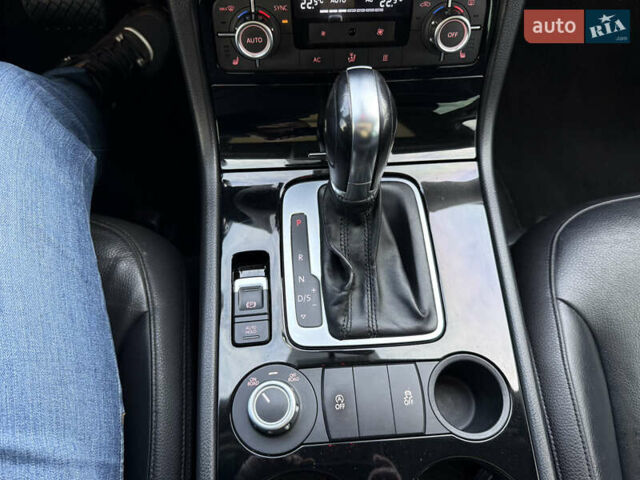 Серый Фольксваген Туарег, объемом двигателя 3 л и пробегом 230 тыс. км за 21900 $, фото 25 на Automoto.ua