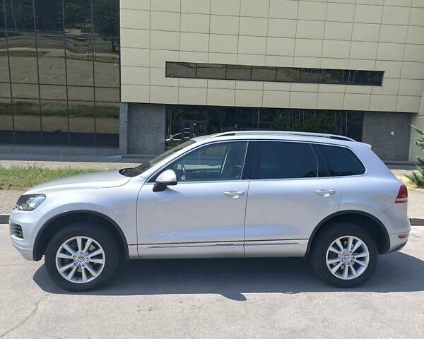 Серый Фольксваген Туарег, объемом двигателя 3 л и пробегом 280 тыс. км за 22500 $, фото 9 на Automoto.ua