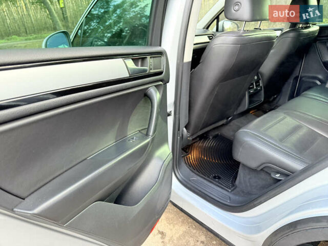 Сірий Фольксваген Туарег, об'ємом двигуна 3.6 л та пробігом 225 тис. км за 12500 $, фото 32 на Automoto.ua