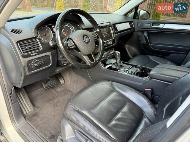 Серый Фольксваген Туарег, объемом двигателя 3 л и пробегом 230 тыс. км за 21900 $, фото 19 на Automoto.ua