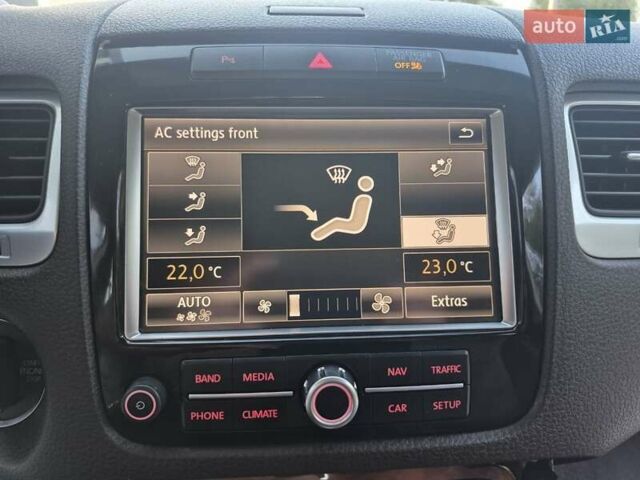 Серый Фольксваген Туарег, объемом двигателя 2.97 л и пробегом 248 тыс. км за 16500 $, фото 30 на Automoto.ua