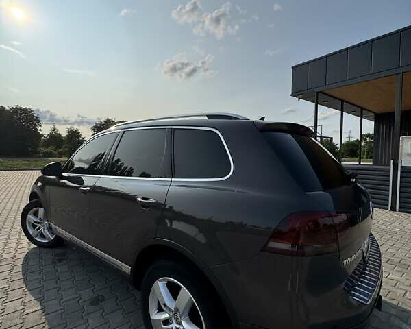 Серый Фольксваген Туарег, объемом двигателя 2.97 л и пробегом 174 тыс. км за 19000 $, фото 7 на Automoto.ua