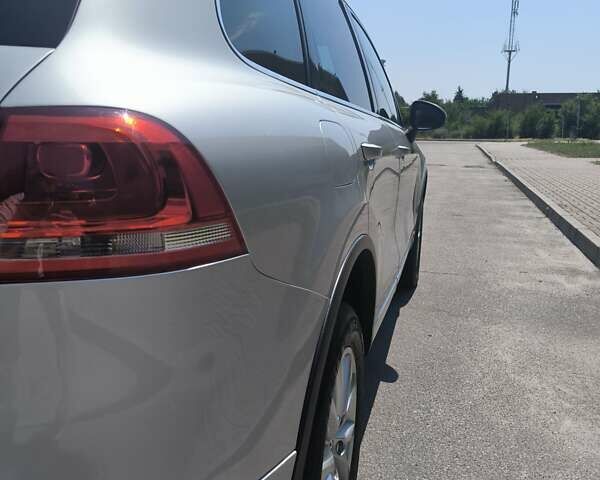 Серый Фольксваген Туарег, объемом двигателя 3 л и пробегом 280 тыс. км за 22500 $, фото 10 на Automoto.ua