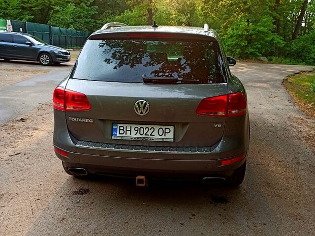 Серый Фольксваген Туарег, объемом двигателя 3.6 л и пробегом 179 тыс. км за 21600 $, фото 2 на Automoto.ua