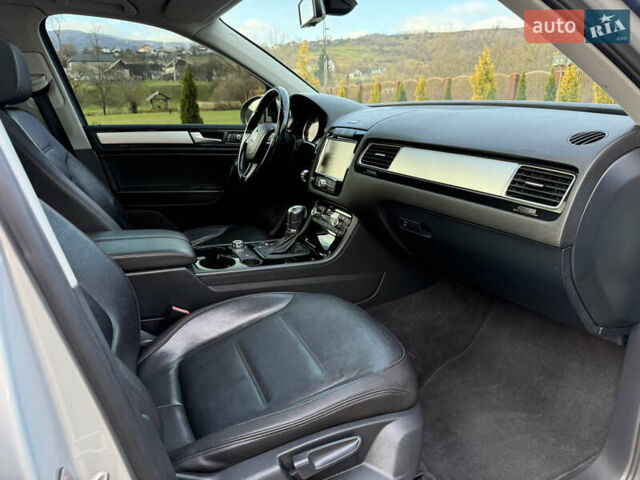 Серый Фольксваген Туарег, объемом двигателя 3 л и пробегом 230 тыс. км за 21900 $, фото 41 на Automoto.ua