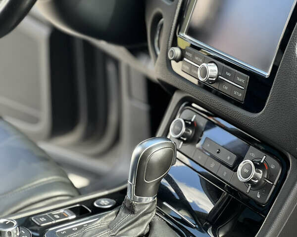 Сірий Фольксваген Туарег, об'ємом двигуна 2.97 л та пробігом 261 тис. км за 19999 $, фото 33 на Automoto.ua