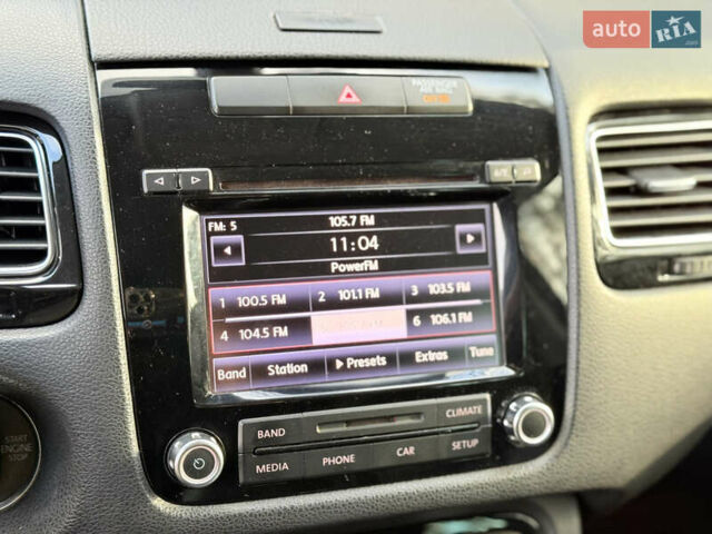 Сірий Фольксваген Туарег, об'ємом двигуна 3.6 л та пробігом 225 тис. км за 12500 $, фото 4 на Automoto.ua