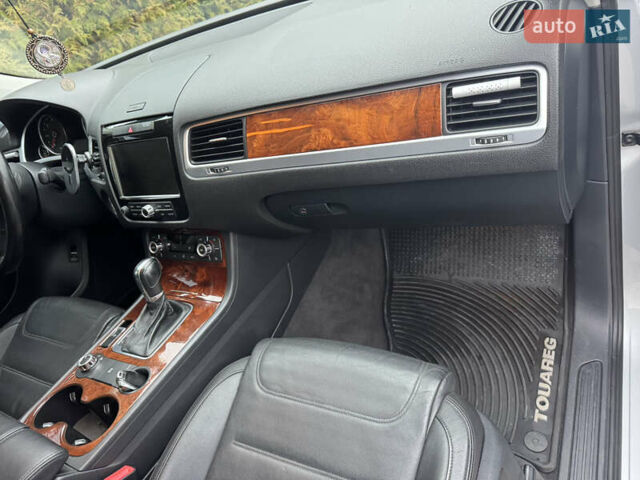 Серый Фольксваген Туарег, объемом двигателя 2.97 л и пробегом 345 тыс. км за 16900 $, фото 15 на Automoto.ua