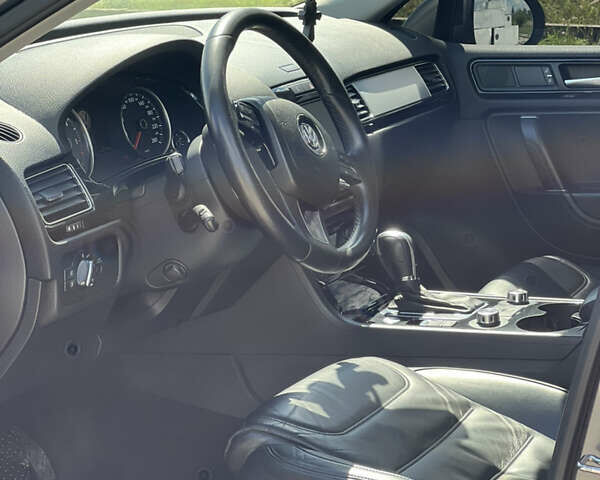 Сірий Фольксваген Туарег, об'ємом двигуна 2.97 л та пробігом 261 тис. км за 19999 $, фото 20 на Automoto.ua