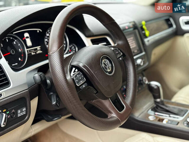 Сірий Фольксваген Туарег, об'ємом двигуна 2.97 л та пробігом 250 тис. км за 21500 $, фото 11 на Automoto.ua