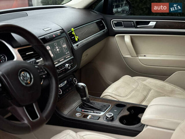 Сірий Фольксваген Туарег, об'ємом двигуна 2.97 л та пробігом 250 тис. км за 21500 $, фото 36 на Automoto.ua