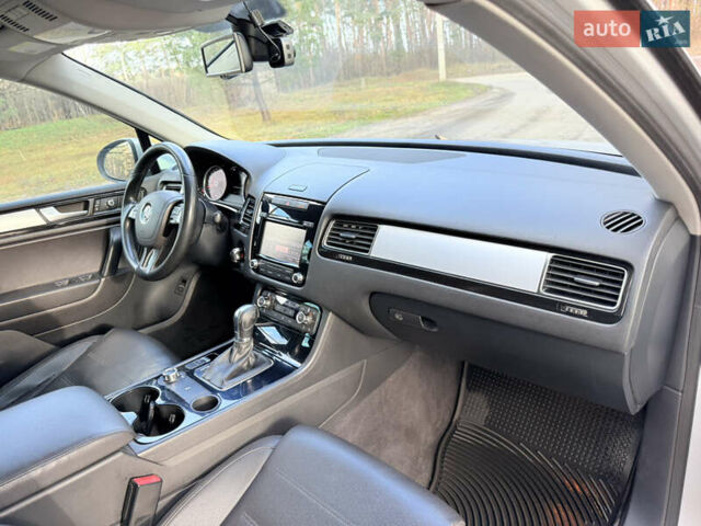 Сірий Фольксваген Туарег, об'ємом двигуна 3.6 л та пробігом 225 тис. км за 12500 $, фото 47 на Automoto.ua