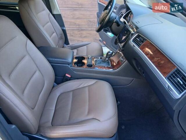 Сірий Фольксваген Туарег, об'ємом двигуна 2.97 л та пробігом 181 тис. км за 18999 $, фото 18 на Automoto.ua