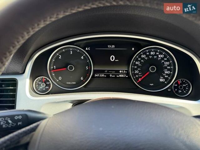 Сірий Фольксваген Туарег, об'ємом двигуна 2.97 л та пробігом 247 тис. км за 19200 $, фото 7 на Automoto.ua