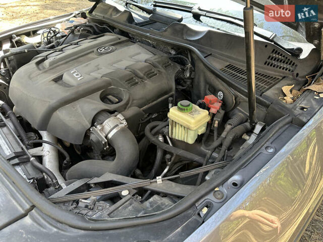 Серый Фольксваген Туарег, объемом двигателя 2.97 л и пробегом 224 тыс. км за 28086 $, фото 26 на Automoto.ua