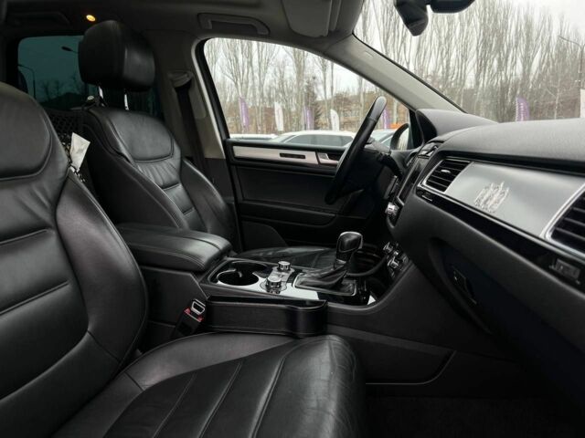 Серый Фольксваген Туарег, объемом двигателя 3 л и пробегом 223 тыс. км за 19500 $, фото 19 на Automoto.ua