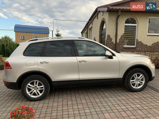 Серый Фольксваген Туарег, объемом двигателя 2.97 л и пробегом 300 тыс. км за 17200 $, фото 3 на Automoto.ua