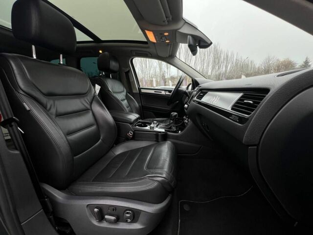 Серый Фольксваген Туарег, объемом двигателя 3 л и пробегом 223 тыс. км за 19500 $, фото 15 на Automoto.ua