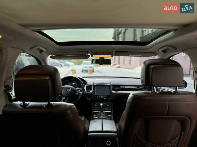 Серый Фольксваген Туарег, объемом двигателя 2.97 л и пробегом 261 тыс. км за 18000 $, фото 24 на Automoto.ua