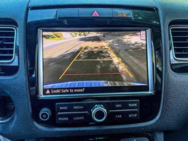 Сірий Фольксваген Туарег, об'ємом двигуна 3 л та пробігом 130 тис. км за 9900 $, фото 13 на Automoto.ua