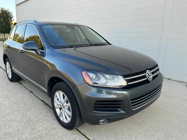 Серый Фольксваген Туарег, объемом двигателя 3 л и пробегом 93 тыс. км за 16800 $, фото 2 на Automoto.ua