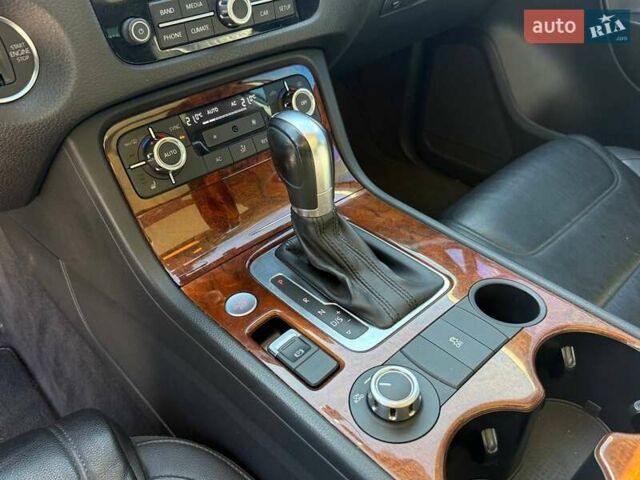 Фольксваген Туарег 2013 в Киеве на Automoto.ua Серый Фольксваген Туарег, объемом двигателя 2.97 л и пробегом 180 тыс. км за 19900 $, фото 17 на Automoto.ua