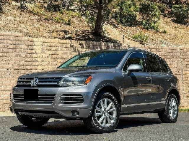Сірий Фольксваген Туарег, об'ємом двигуна 3 л та пробігом 130 тис. км за 9900 $, фото 1 на Automoto.ua