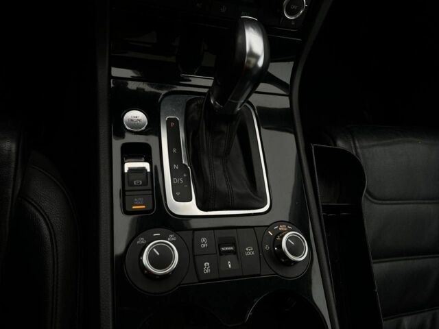 Серый Фольксваген Туарег, объемом двигателя 3 л и пробегом 223 тыс. км за 19500 $, фото 16 на Automoto.ua