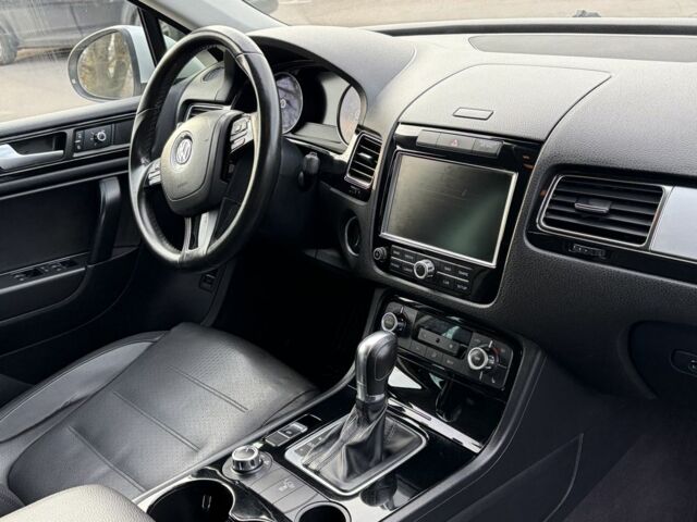 Серый Фольксваген Туарег, объемом двигателя 3.6 л и пробегом 278 тыс. км за 14200 $, фото 10 на Automoto.ua